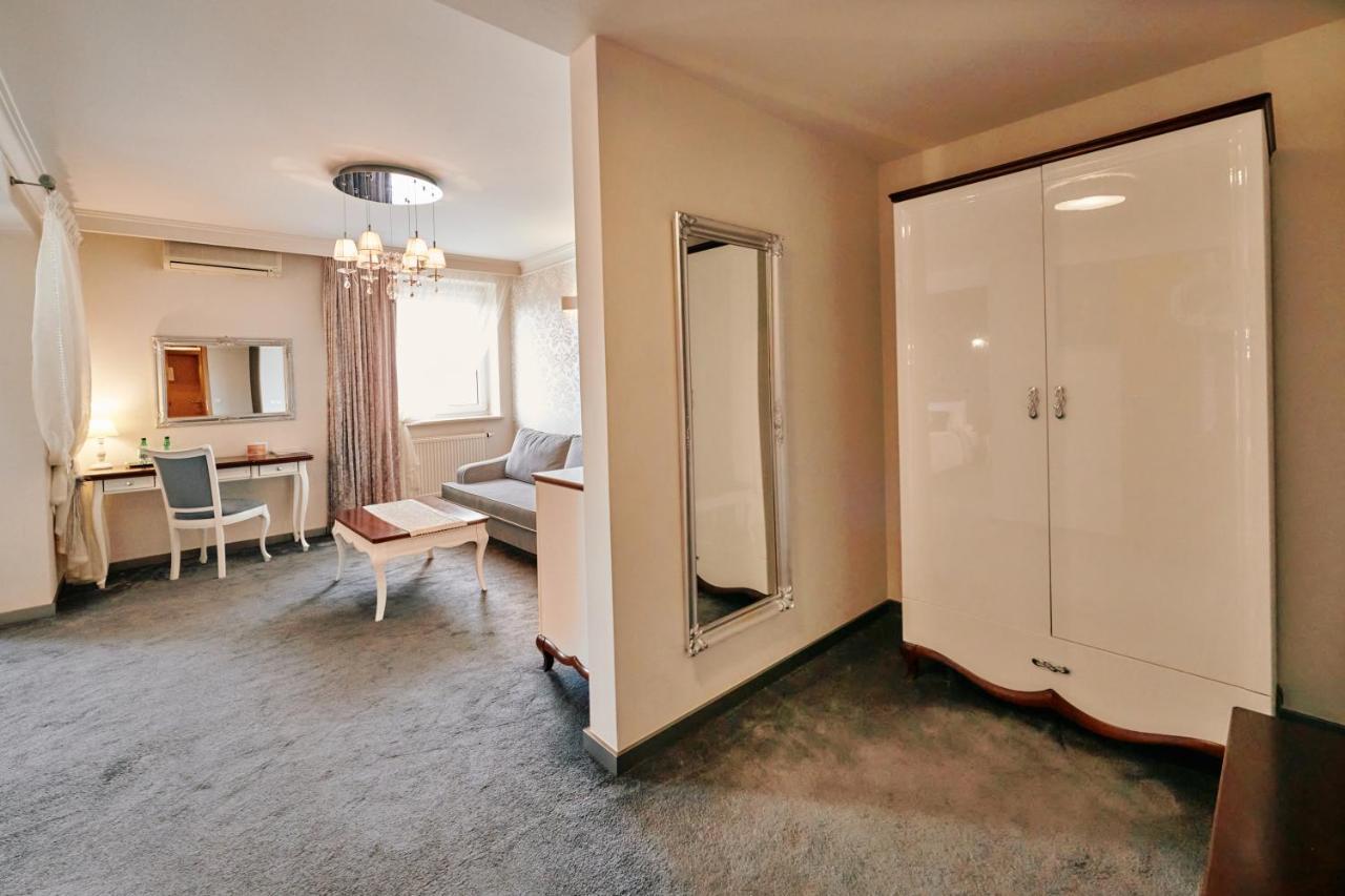 Bialy Dom Henlex Hotel Restauracja Poznań Extérieur photo