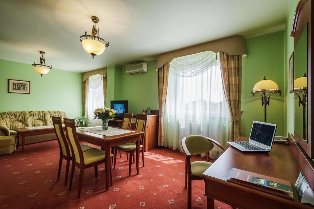 Bialy Dom Henlex Hotel Restauracja Poznań Extérieur photo